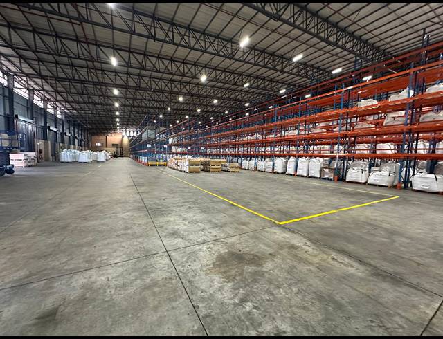 14,590M² WAREHOUSE TO LET IN NORTH RIDING